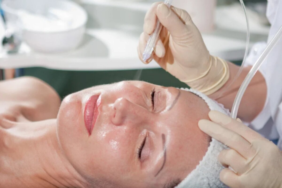 Soin du visage JetPeel pour une peau revitalisée